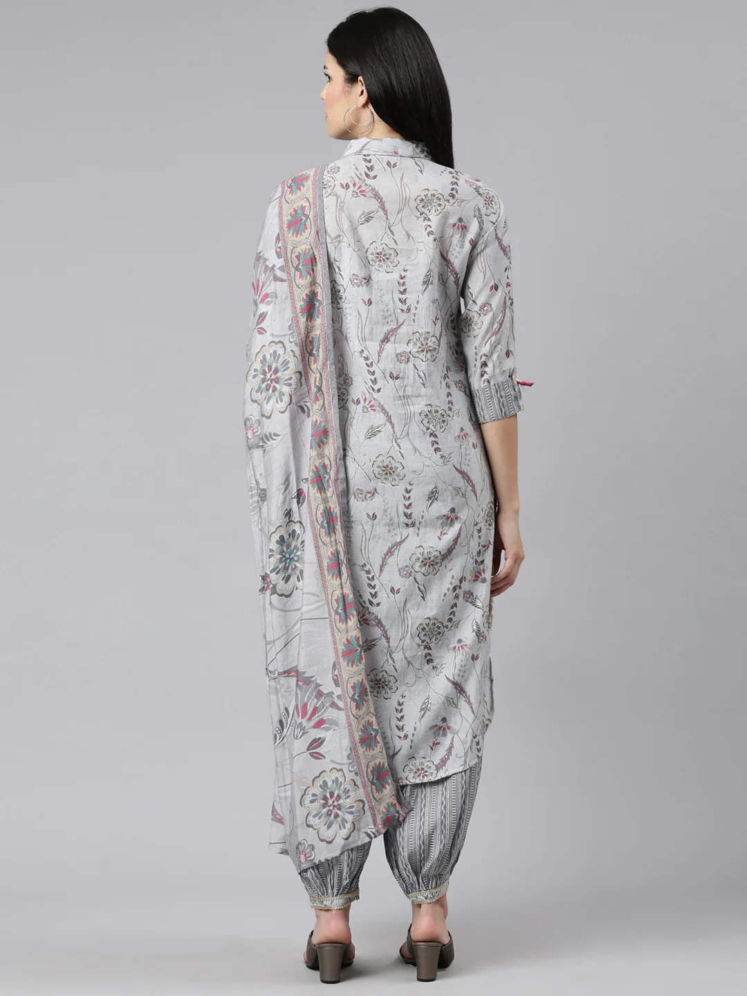 Neerus Grey Regular Straight Printed Kurta And Salwar With Dupatta - Image 3