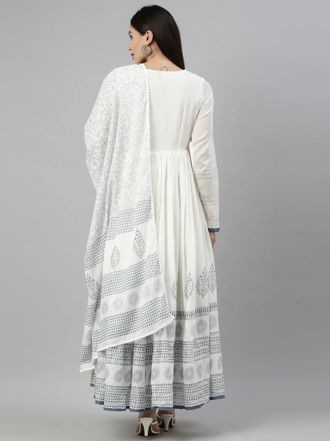 Neerus Indigo Color Cotton Fabric Kurta With Dupatta - Image 5
