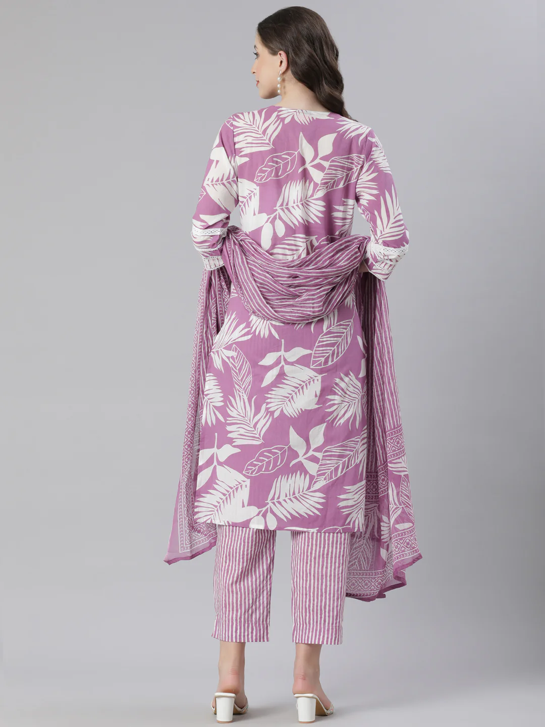 Neerus Lavender Printed Straight Kurta and Trousers With Dupatta - Image 4