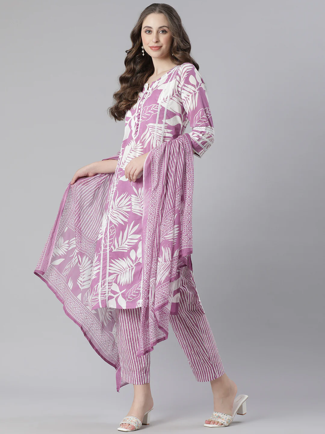 Neerus Lavender Printed Straight Kurta and Trousers With Dupatta - Image 5