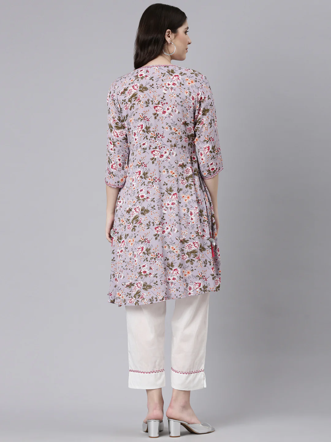 Neerus Lavender Regular Straight Printed Kurta And Trousers - Image 3