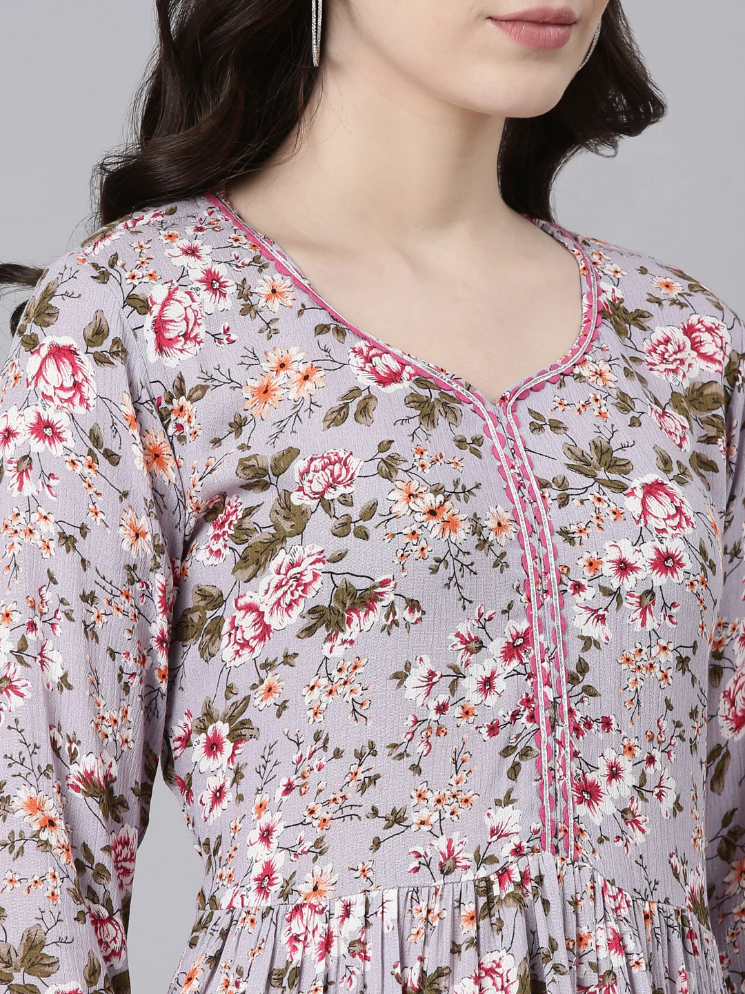 Neerus Lavender Regular Straight Printed Kurta And Trousers - Image 4