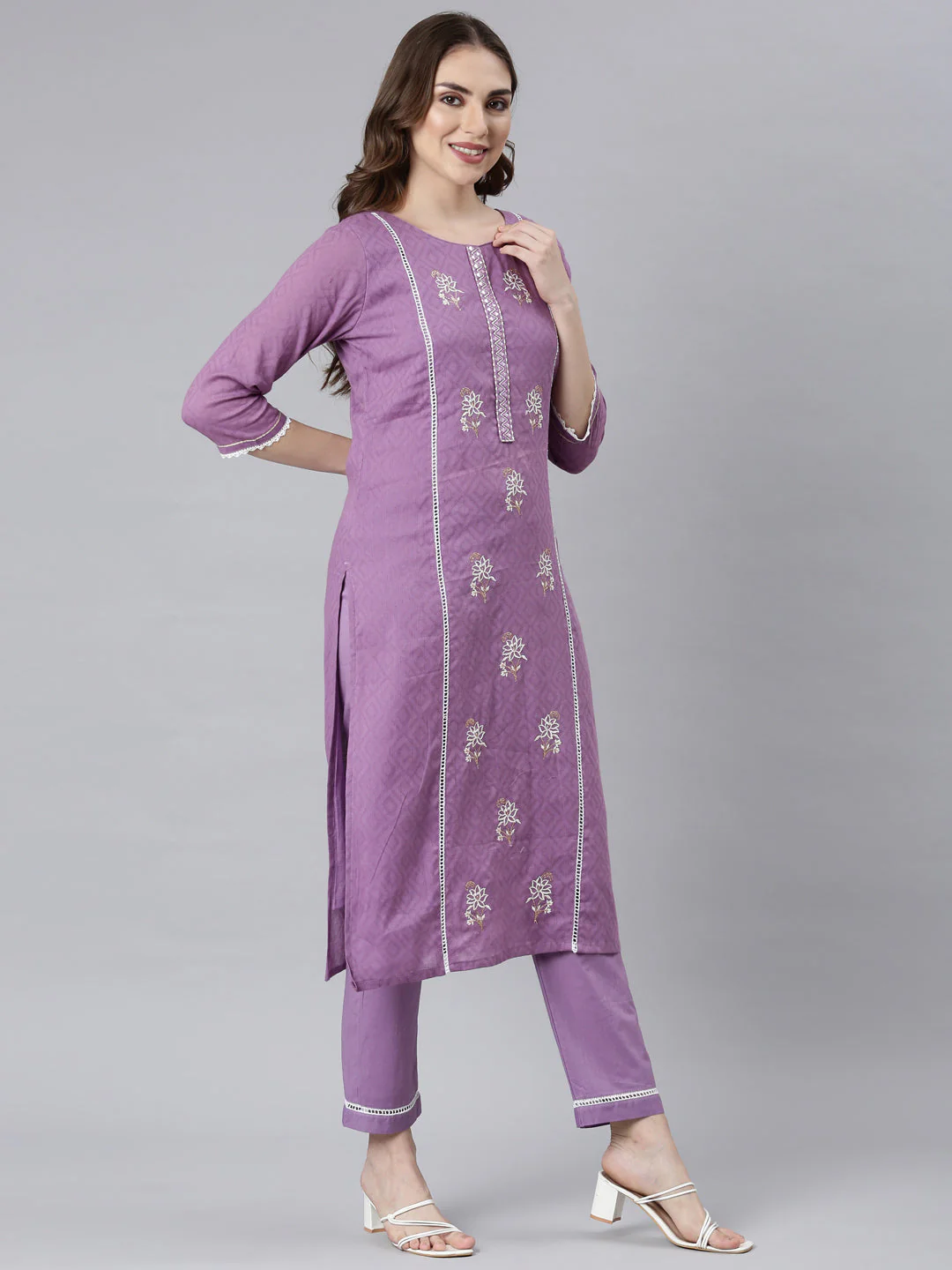 Neerus Lilac Panelled Straight Ethnic Motifs Kurta And Trousers - Image 3