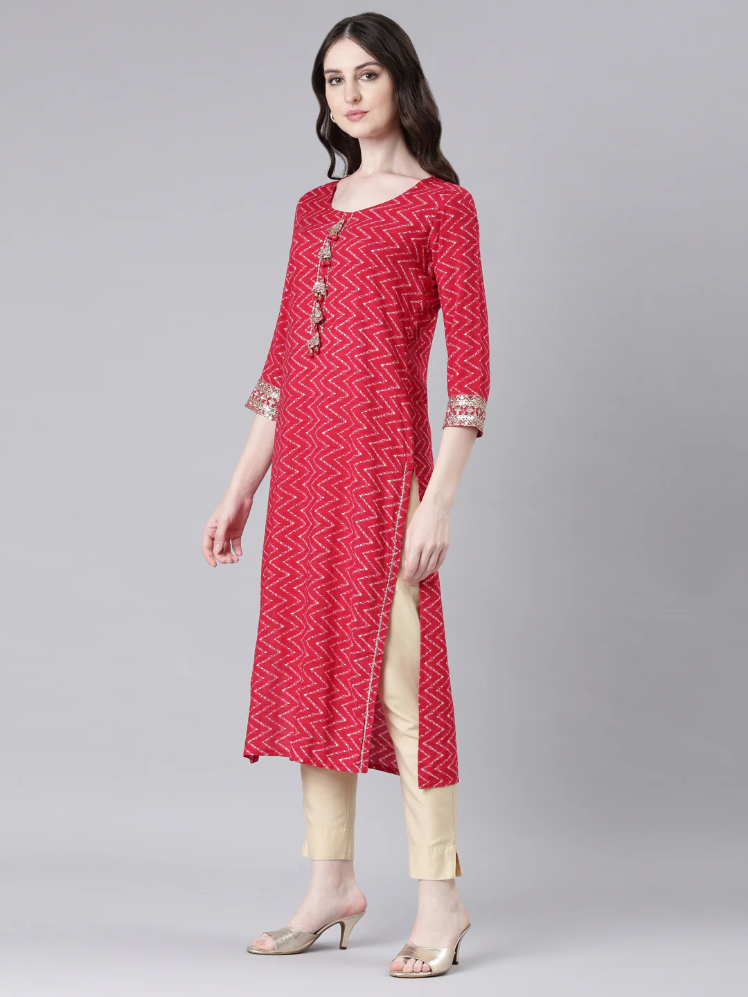 Neerus Magenta Casual Chevron Straight Kurta - Image 2