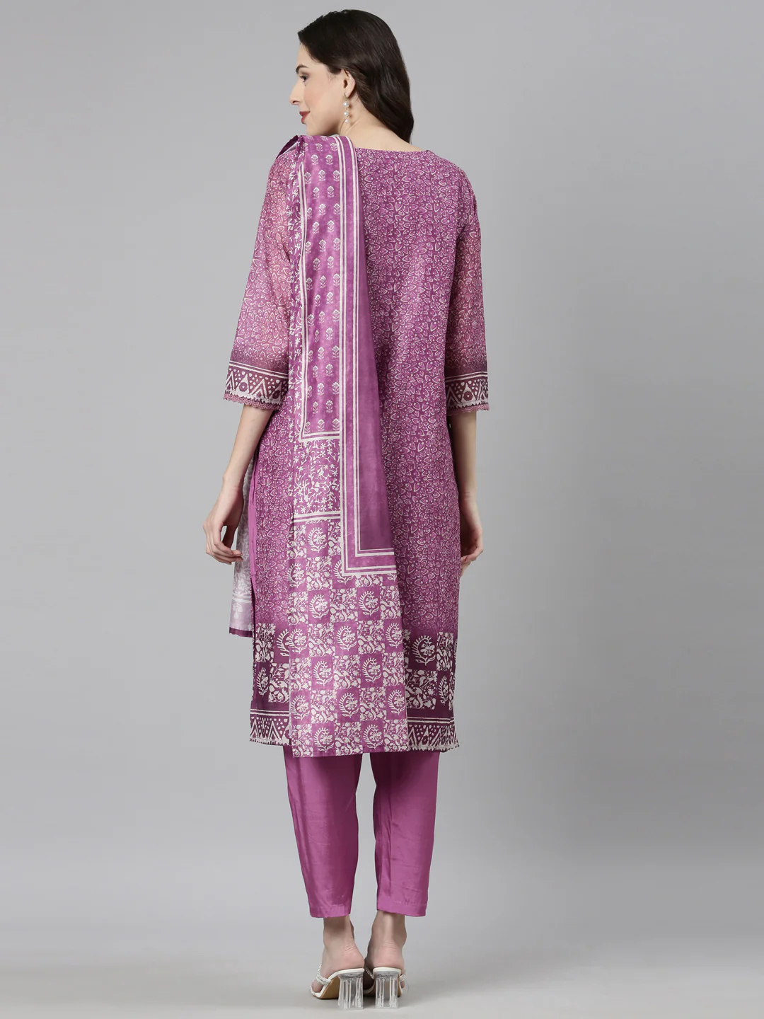 Neerus Magenta Casual Floral Straight Kurta and Trousers With Dupatta - Image 4