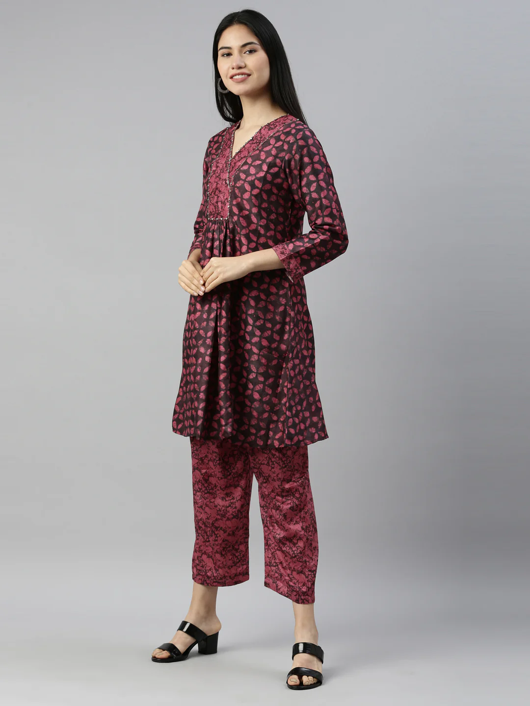 Neerus Magenta Color Model Fabric Suit Set - Image 3