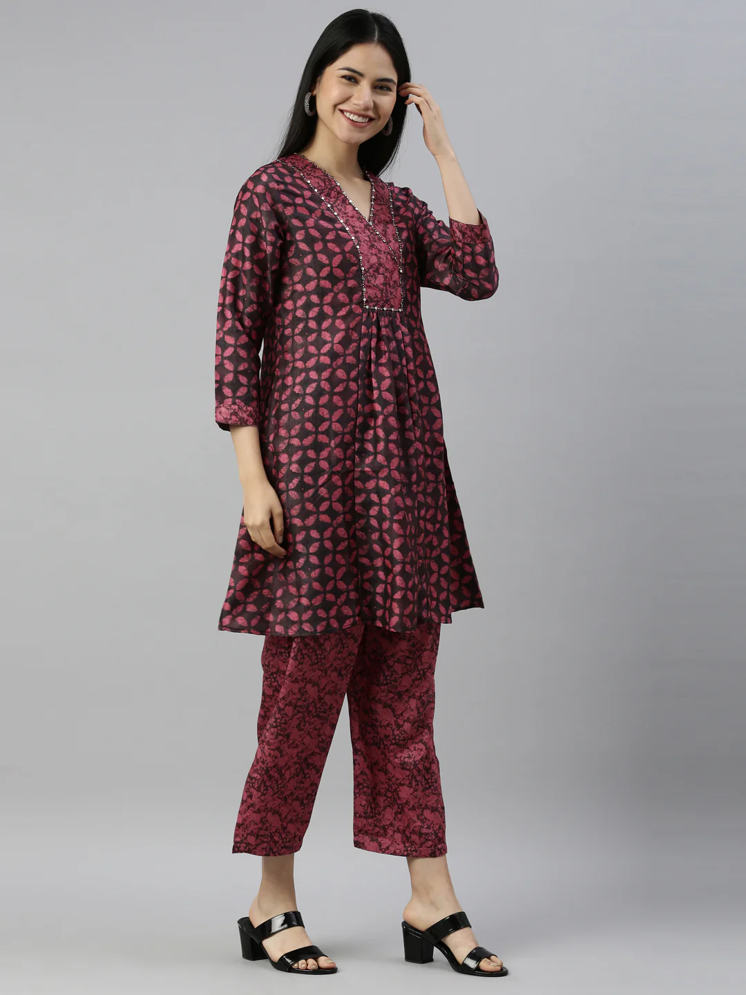 Neerus Magenta Color Model Fabric Suit Set - Image 4