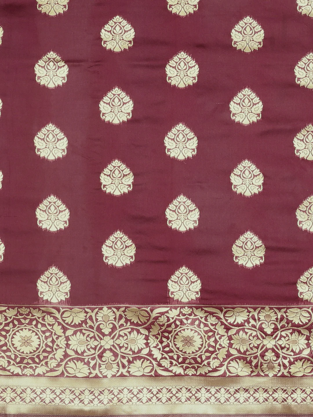 Neerus Magenta Textured Saree With Blouse - Image 3