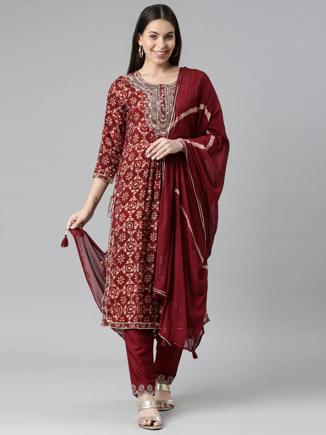 Neerus Maroon Color Model Fabric Floral Kurta Trouser With Dupatta - Image 5