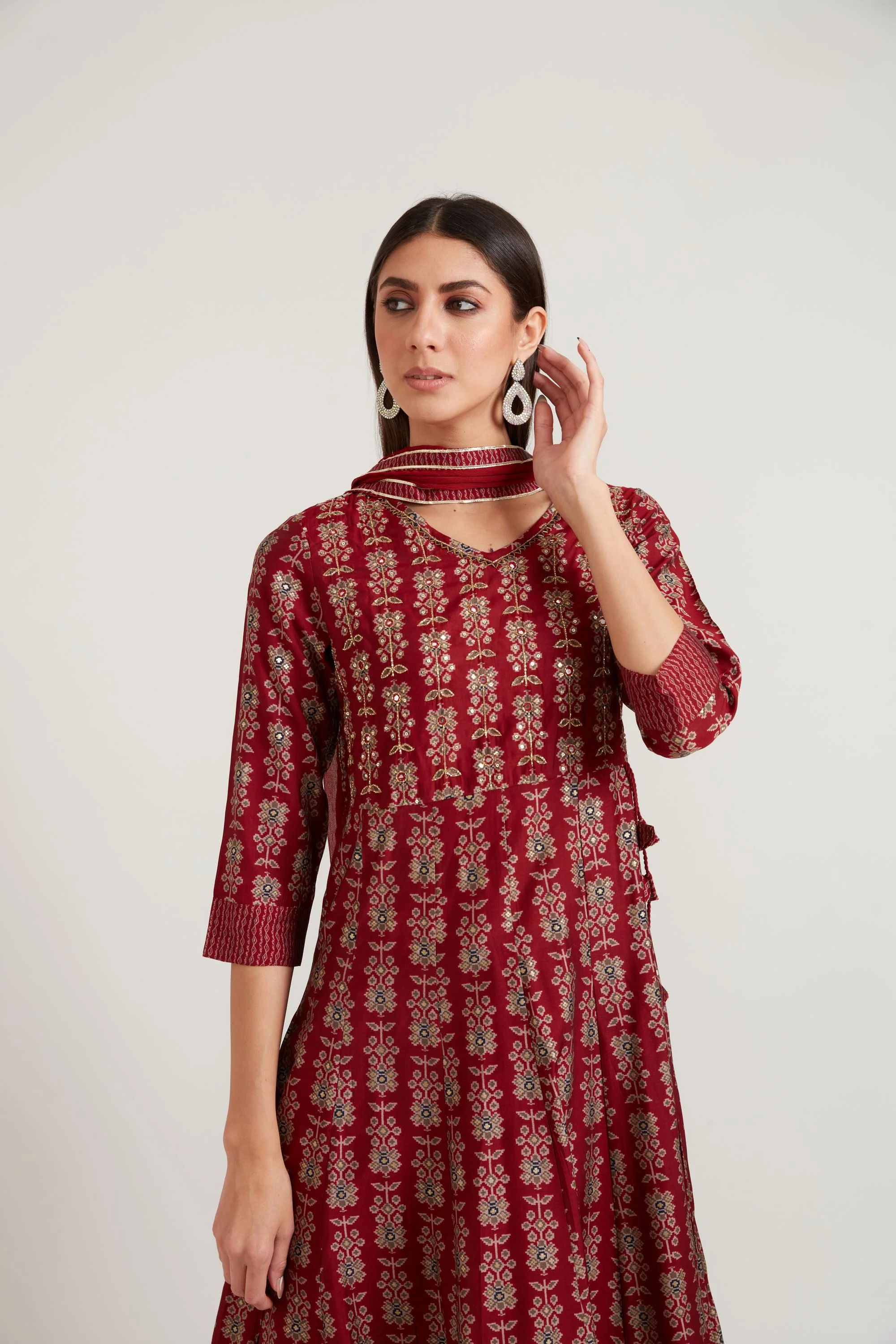 Neerus Maroon Color Model Fabric Suit - Image 2
