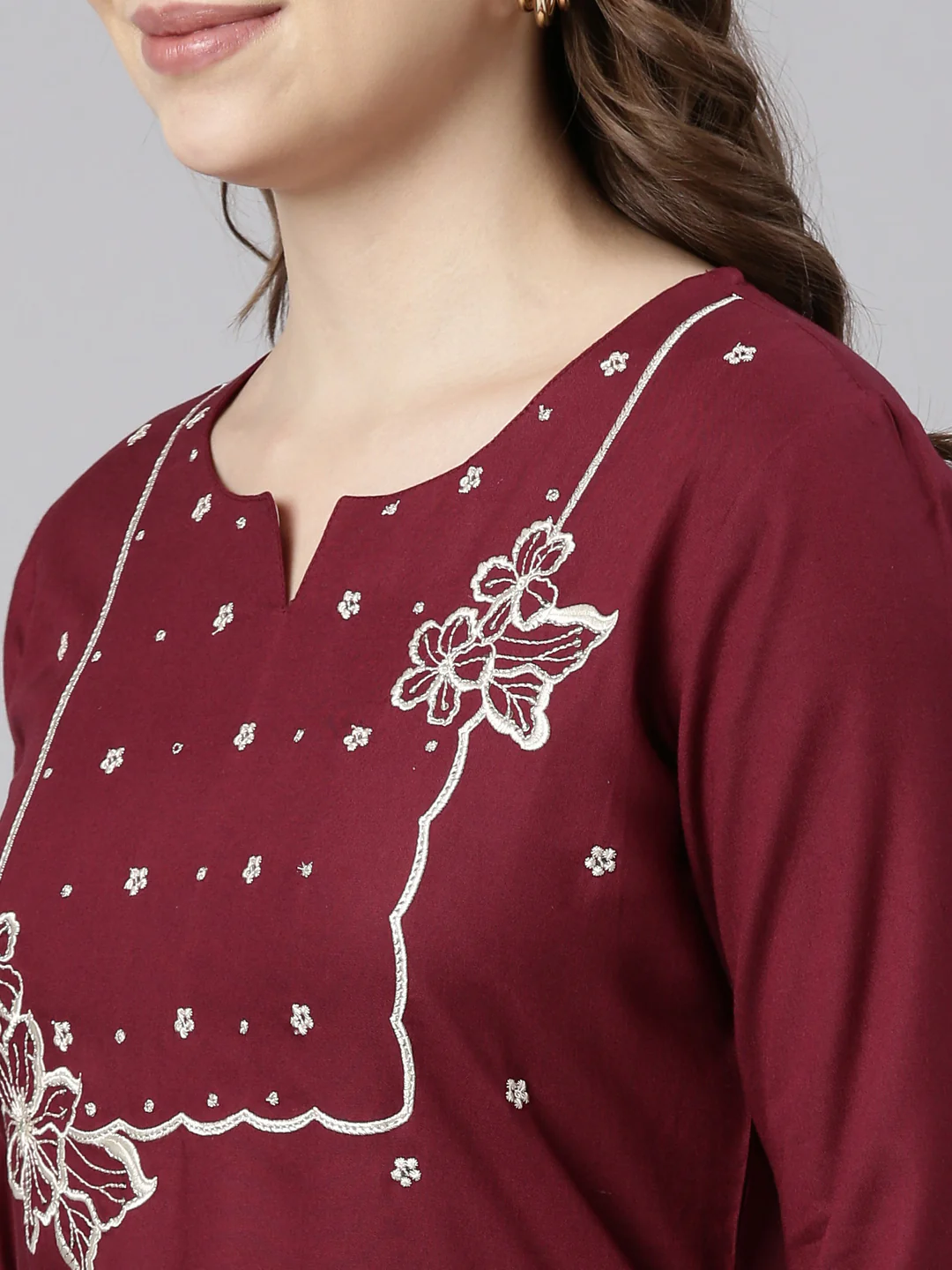 Neerus Maroon Panelled Straight Floral Kurta - Image 4