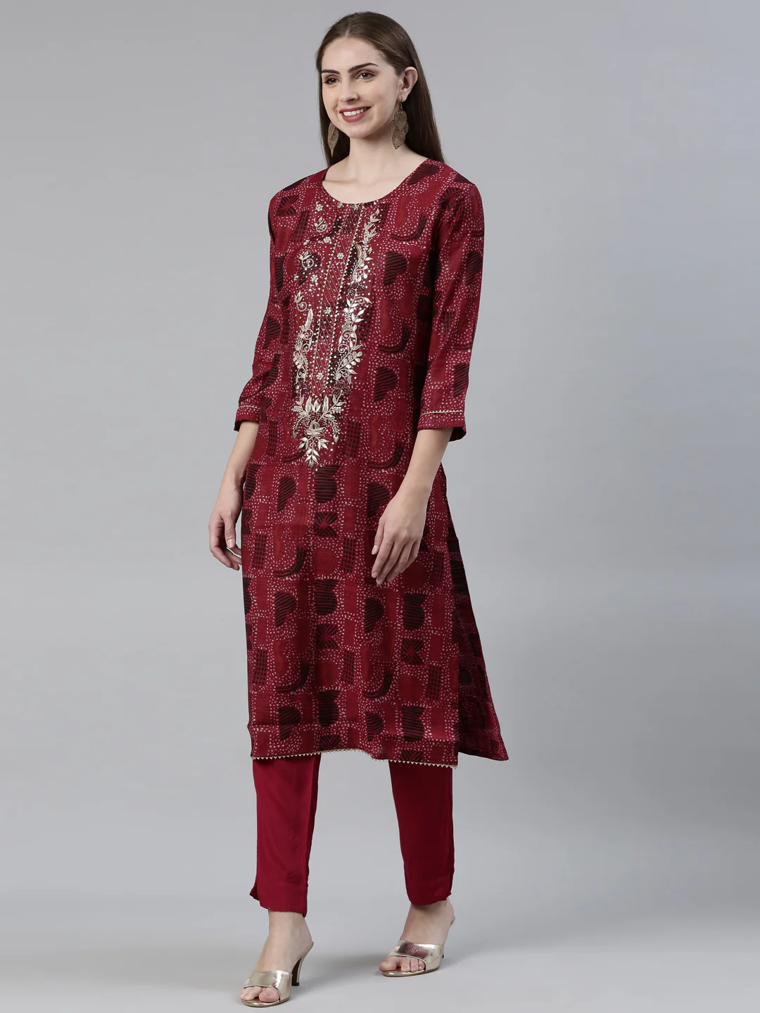 Neerus Maroon Regular Knee Length Printed Kurta Solid Trousers With Dupatta - Image 2