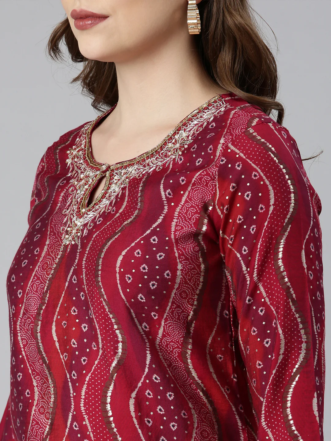 Neerus Maroon Regular Straight Bandhani Kurta And Trousers With Dupatta - Image 7