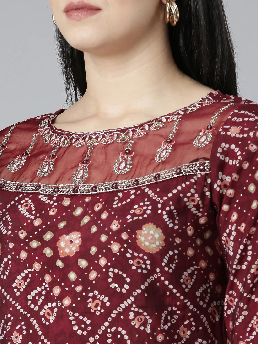 Neerus Maroon Regular Straight Bandhani Kurta And Trousers With Dupatta - Image 4