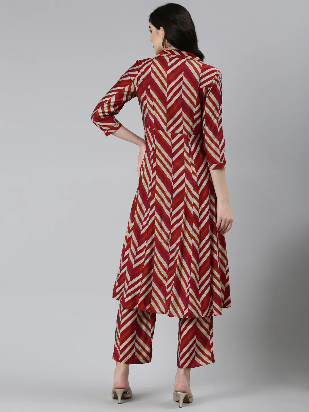 Neerus Maroon Regular Straight Chevron Kurta Sets And Trousers - Image 3