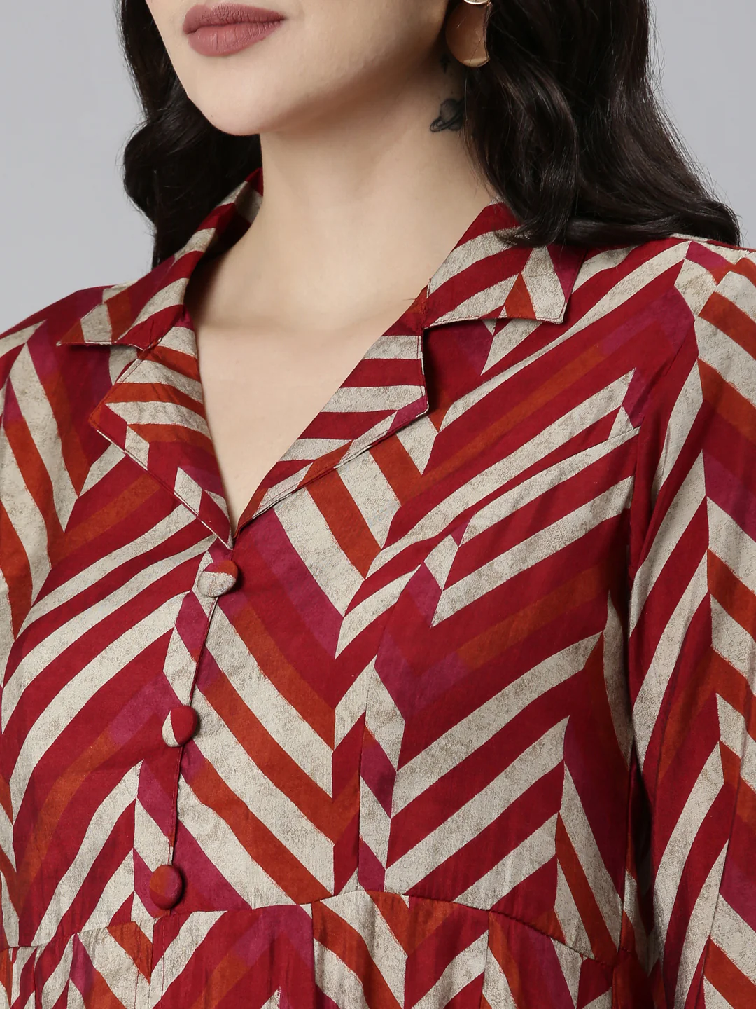 Neerus Maroon Regular Straight Chevron Kurta Sets And Trousers - Image 4