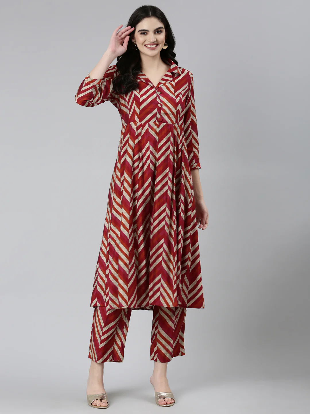 Neerus Maroon Regular Straight Chevron Kurta Sets And Trousers - Image 5