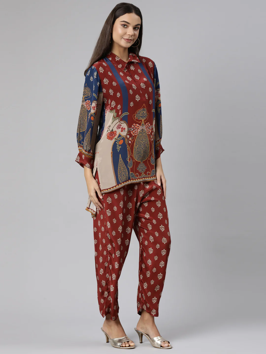 Neerus Maroon Regular Straight Floral Kurta And Trousers - Image 2