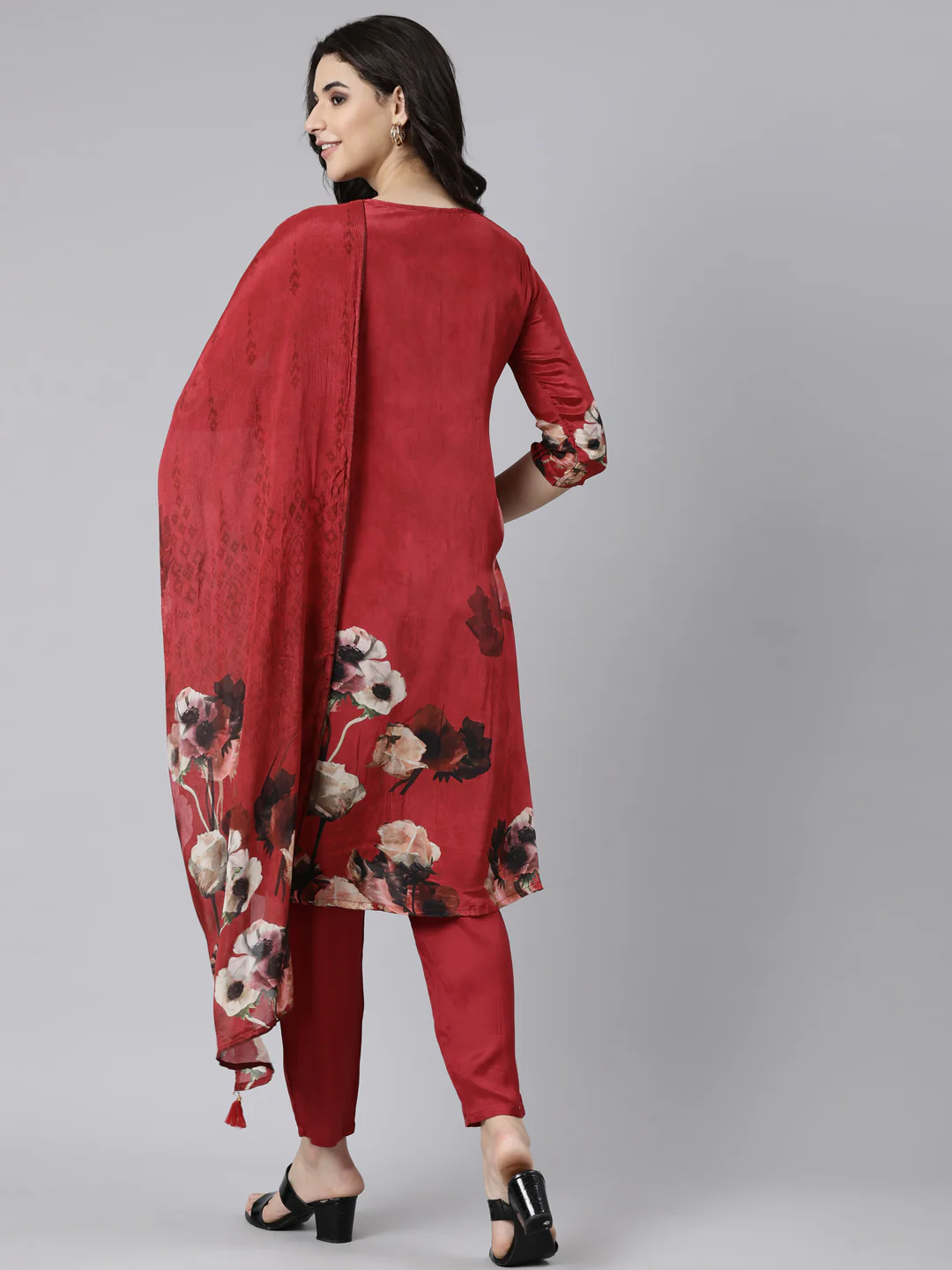 Neerus Maroon Regular Straight Floral Kurta And Trousers With Dupatta - Image 3