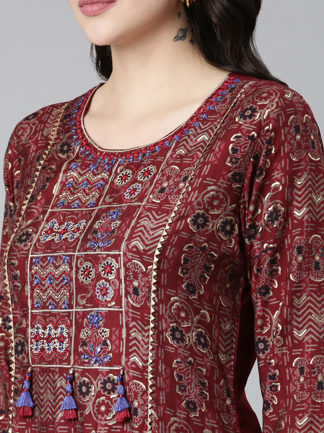 Neerus Maroon Regular Straight Printed Kurta - Image 4