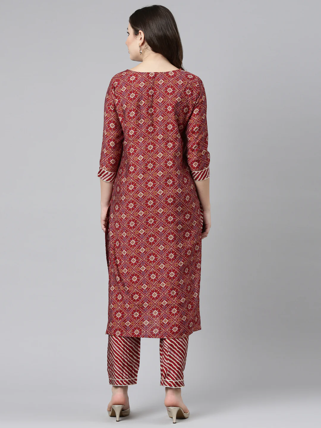 Neerus Maroon Regular Straight Printed Kurta And Trousers - Image 3