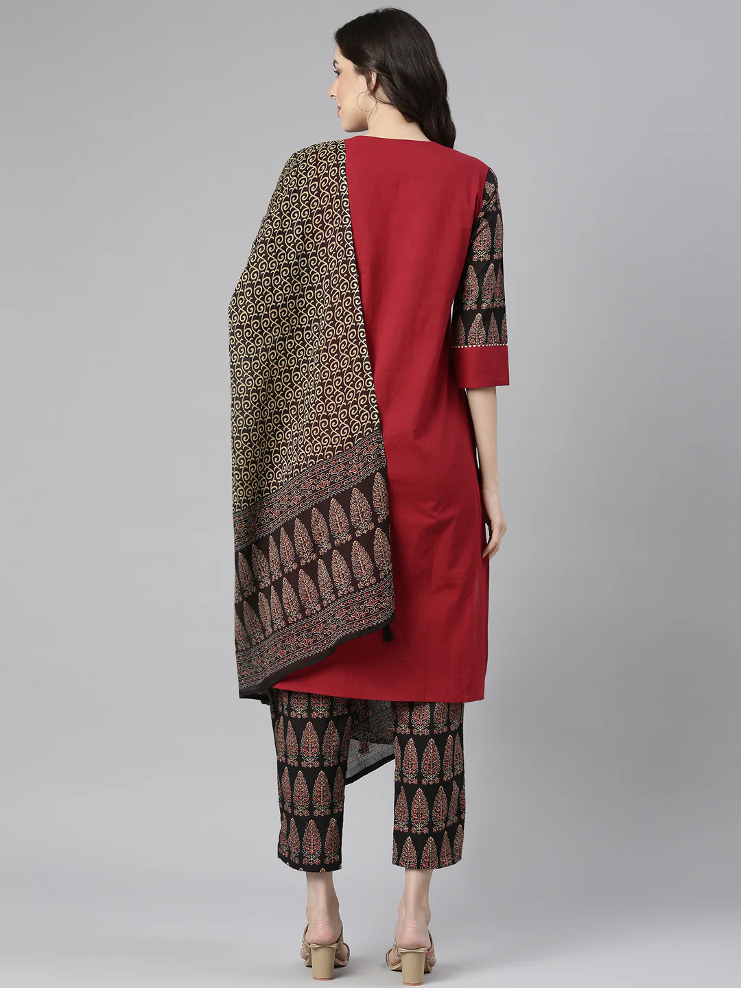 Neerus Maroon Solid Straight Kurta and Trousers With Dupatta - Image 3
