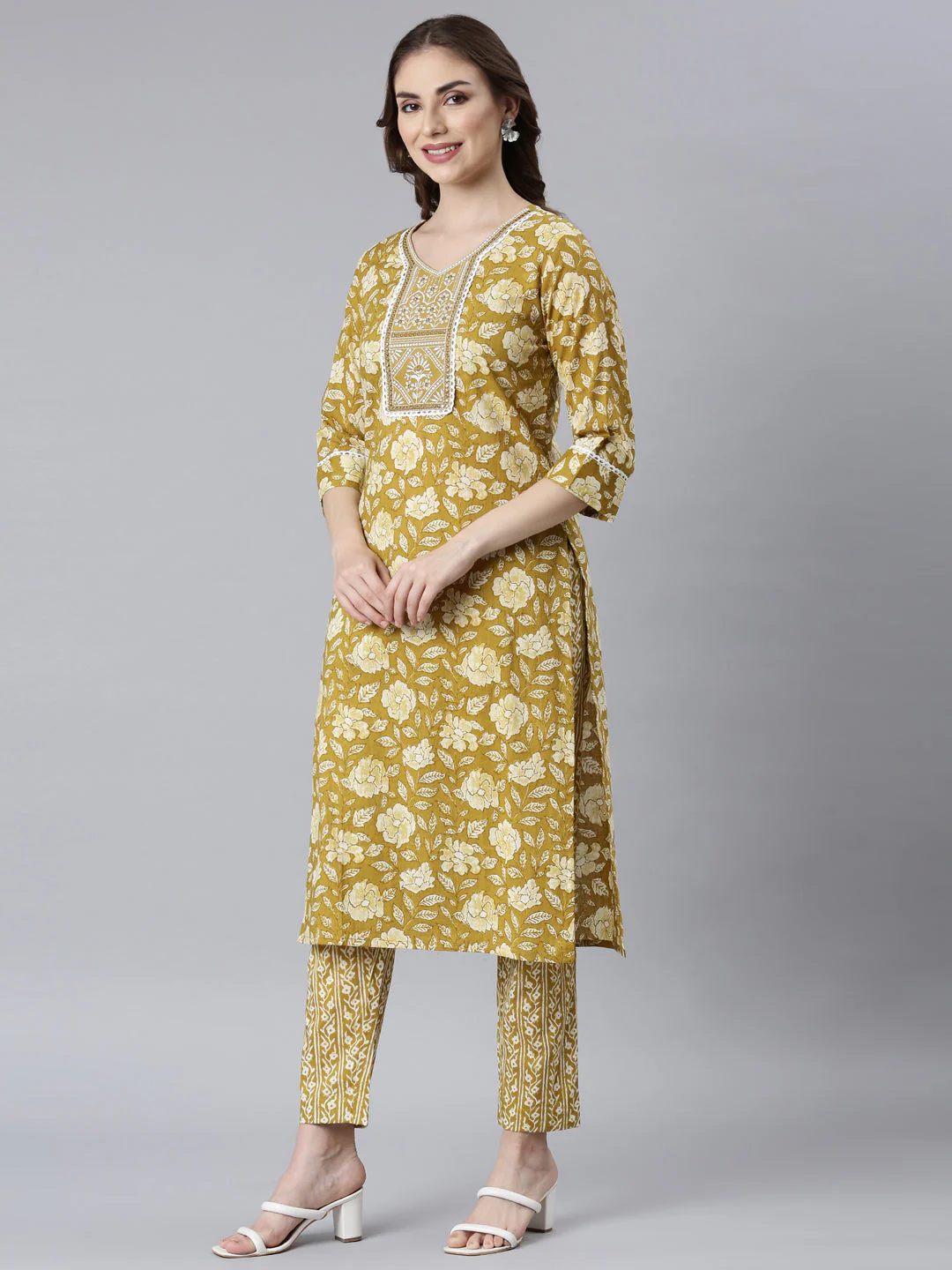 Neerus Mehadi Green Panelled Straight Floral Kurta And Trousers With Dupatta - Image 3