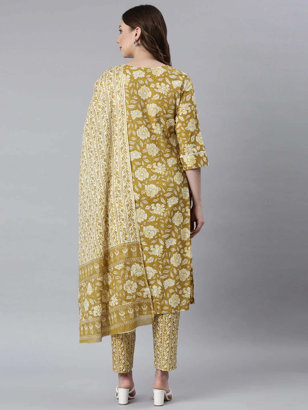 Neerus Mehadi Green Panelled Straight Floral Kurta And Trousers With Dupatta - Image 4