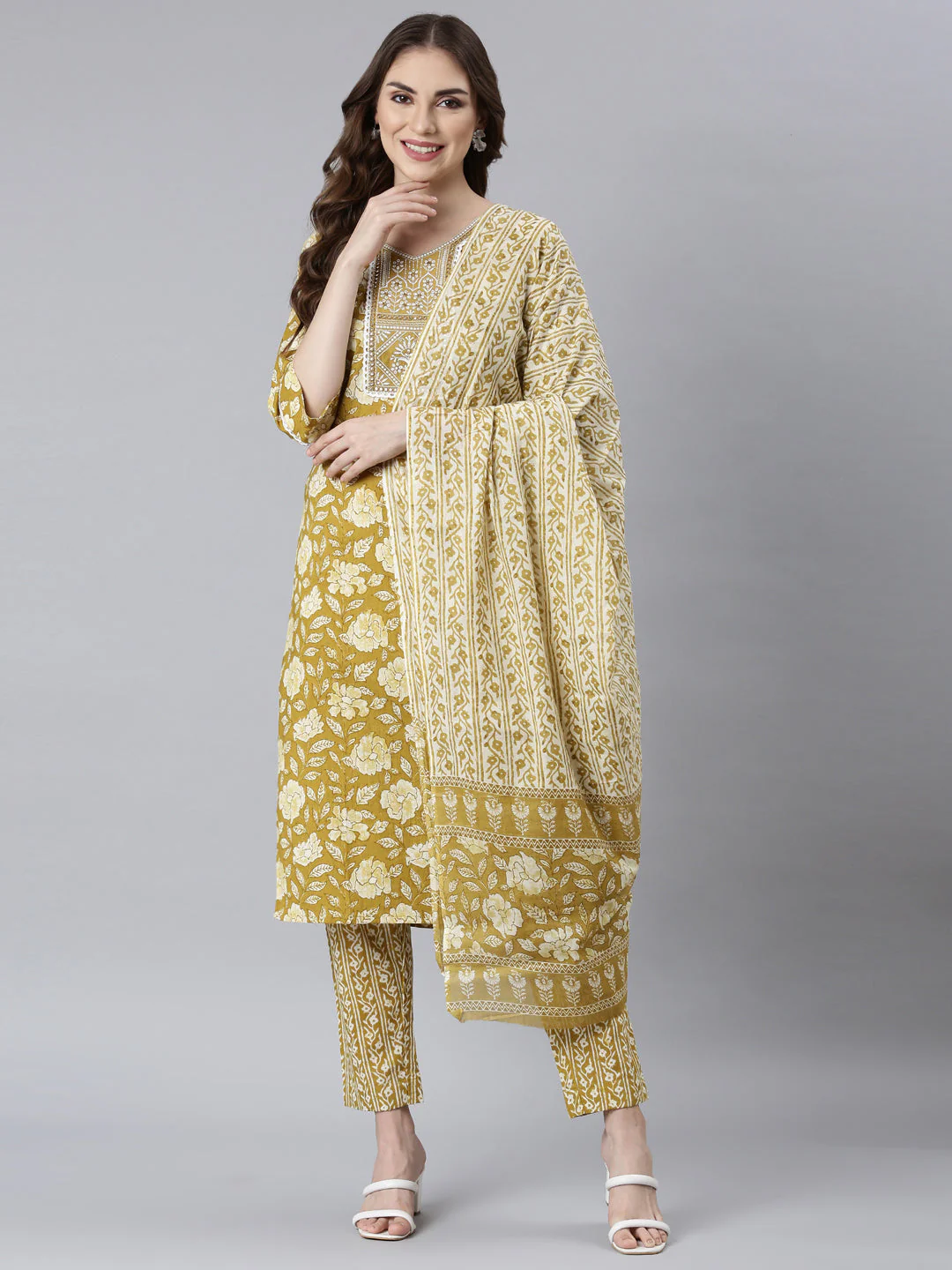 Neerus Mehadi Green Panelled Straight Floral Kurta And Trousers With Dupatta - Image 5