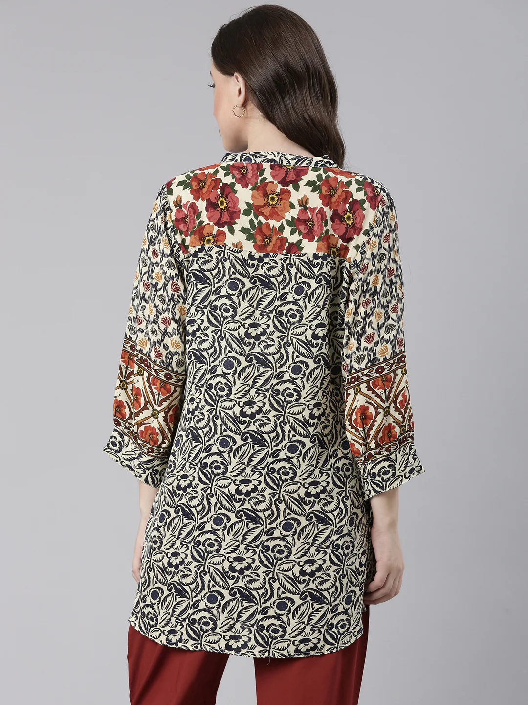 Neerus Multi Curved Floral Casual Kurti - Image 4