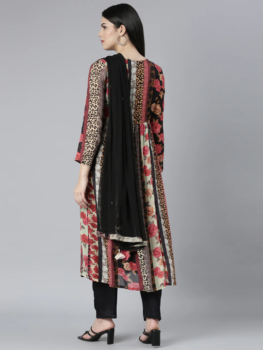 Neerus Multi Pleated Straight Floral Kurta And Trousers With Dupatta - Image 3