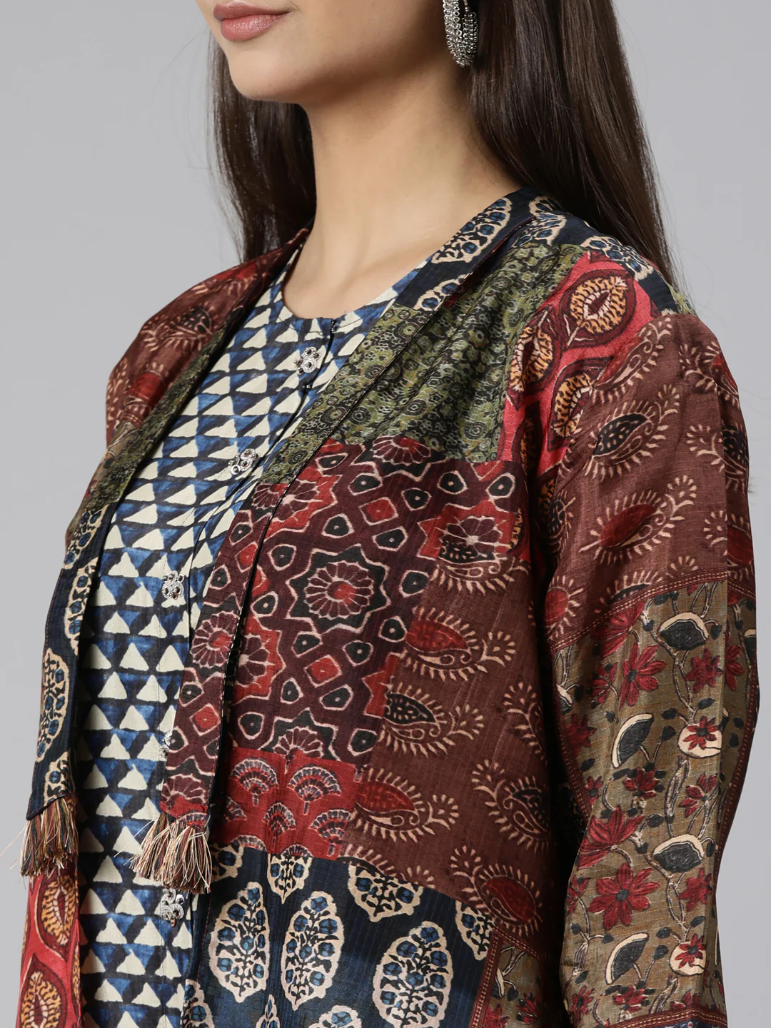 Neerus Multi Regular Straight Chevron Kurta And Veshti With Jacket - Image 5