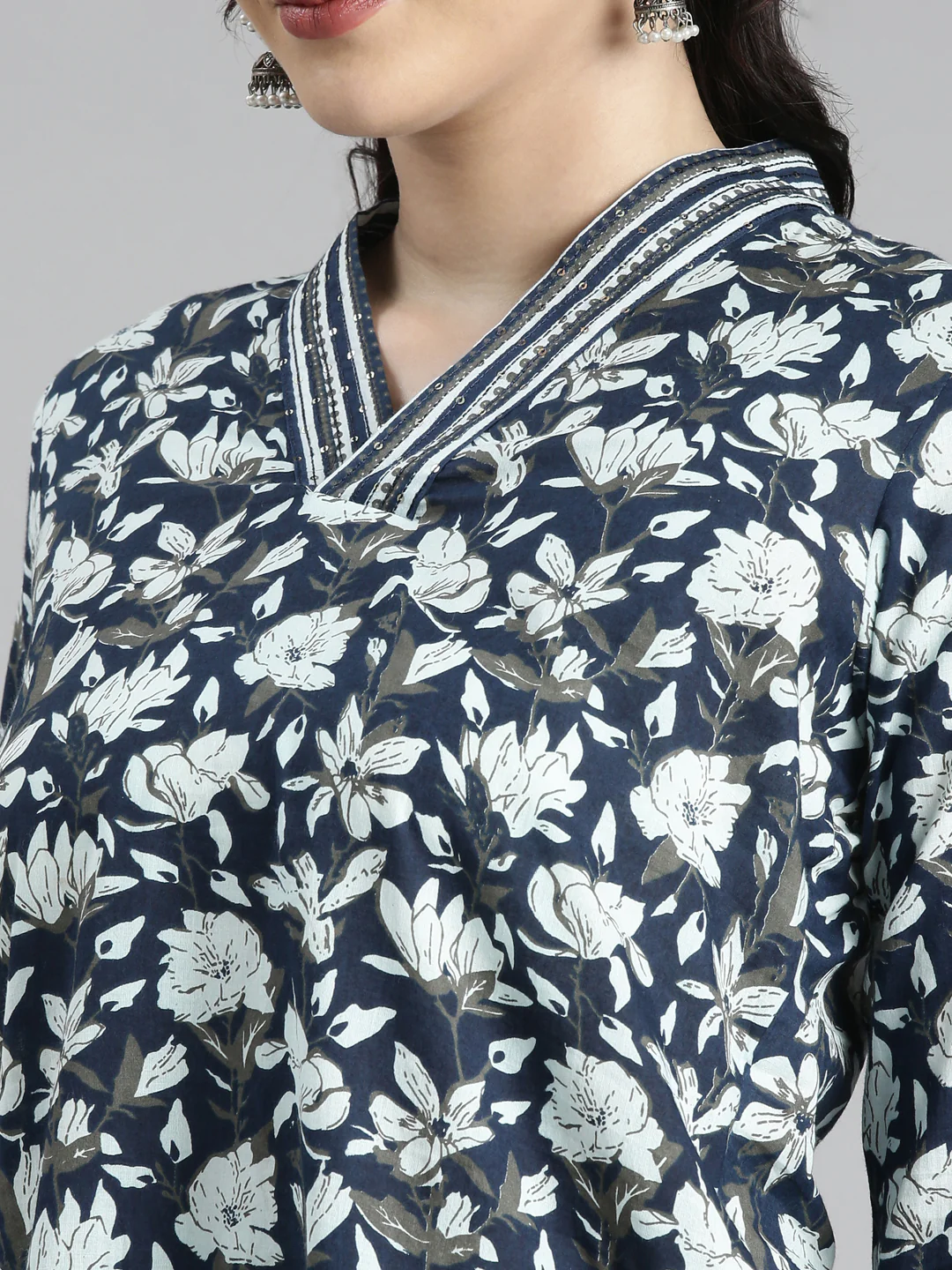 Neerus Navy Blue Casual Floral Straight Kurta - Image 5