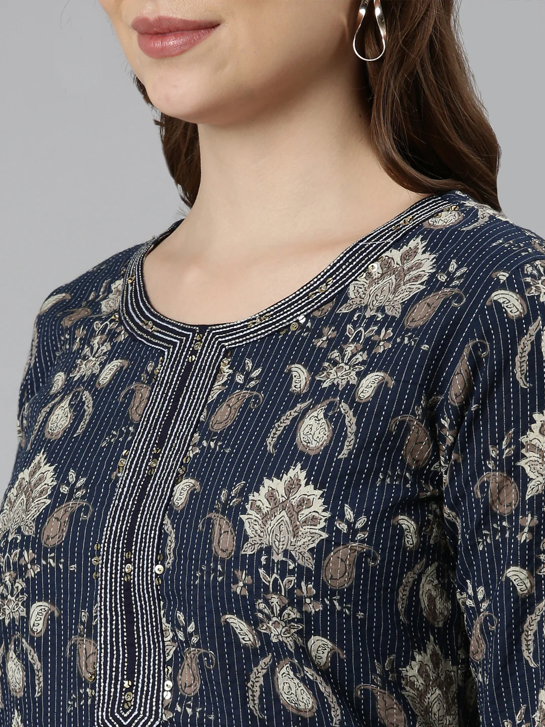 Neerus Navy Blue Panelled Straight Paisley Kurta - Image 5