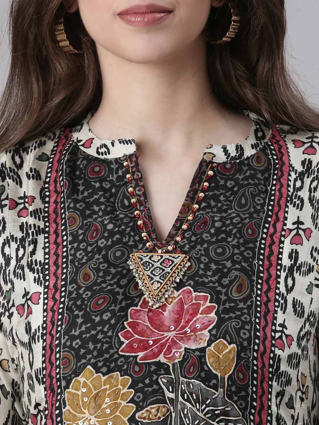 Neerus Off White Printed Straight Kurta and Trousers With Dupatta - Image 4