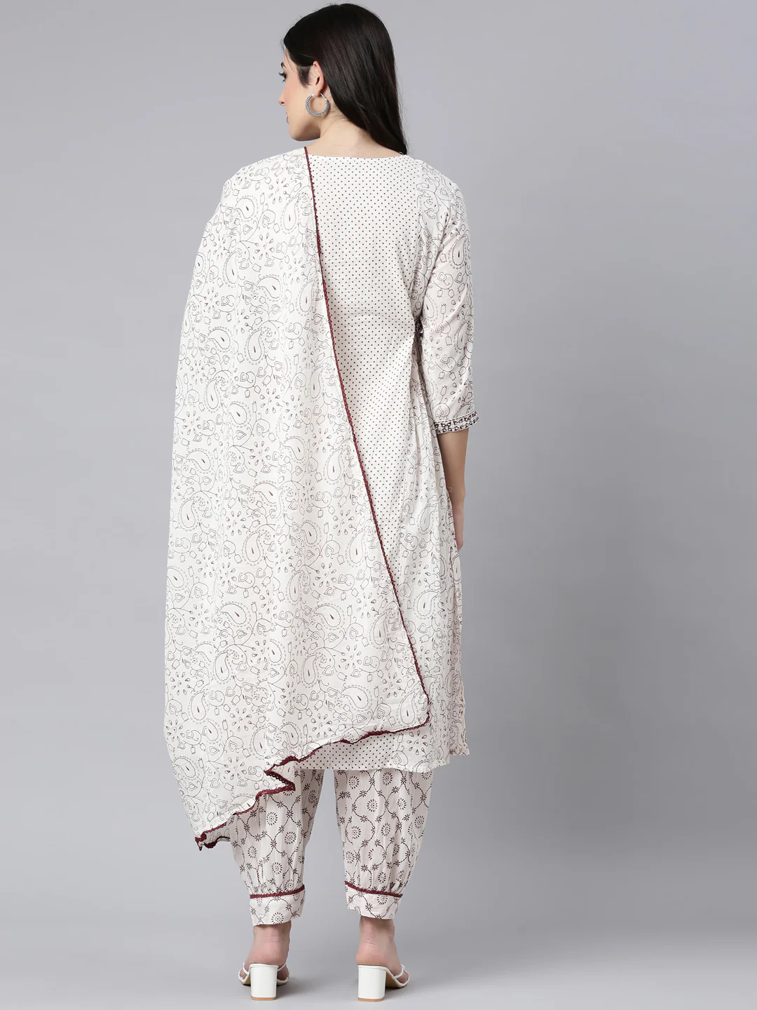 Neerus Off White Regular Straight Paisley Kurta And Salwar With Dupatta - Image 3