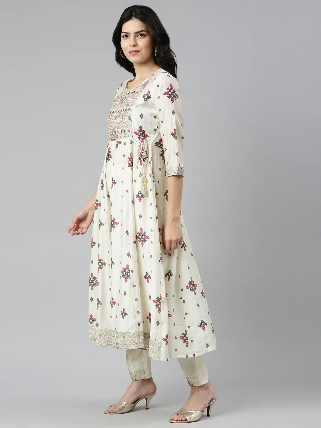 Neerus Off White Regular Straight Printed Kurta And Trousers With Dupatta - Image 2