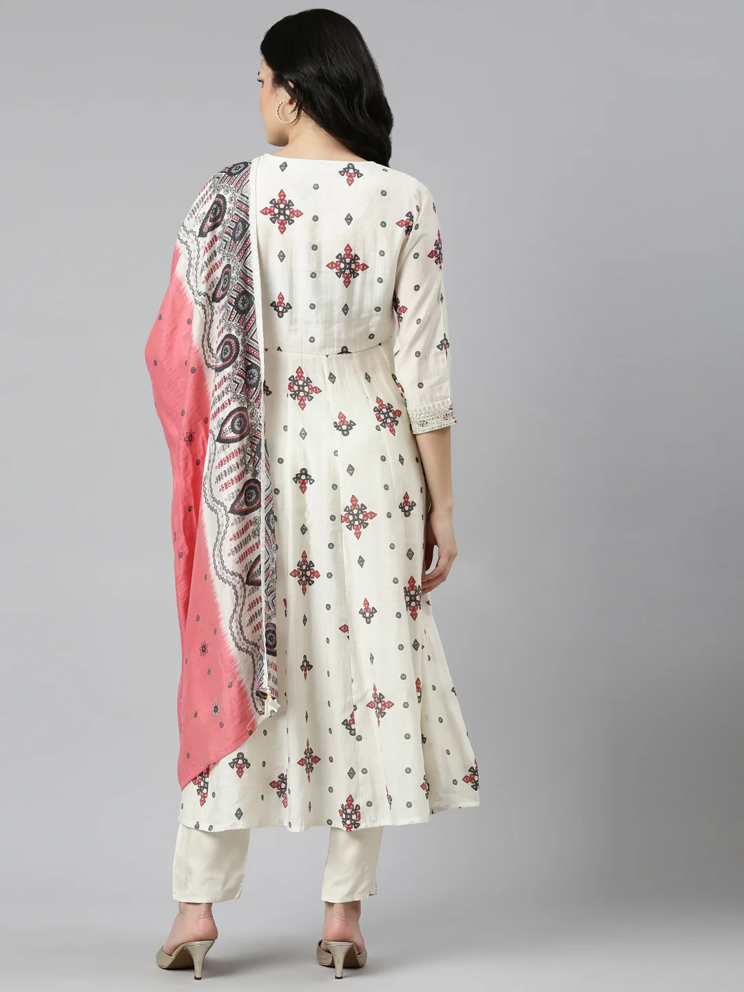 Neerus Off White Regular Straight Printed Kurta And Trousers With Dupatta - Image 3