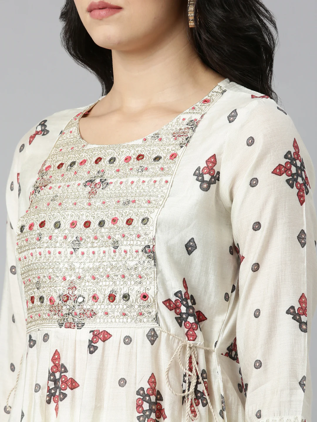 Neerus Off White Regular Straight Printed Kurta And Trousers With Dupatta - Image 4