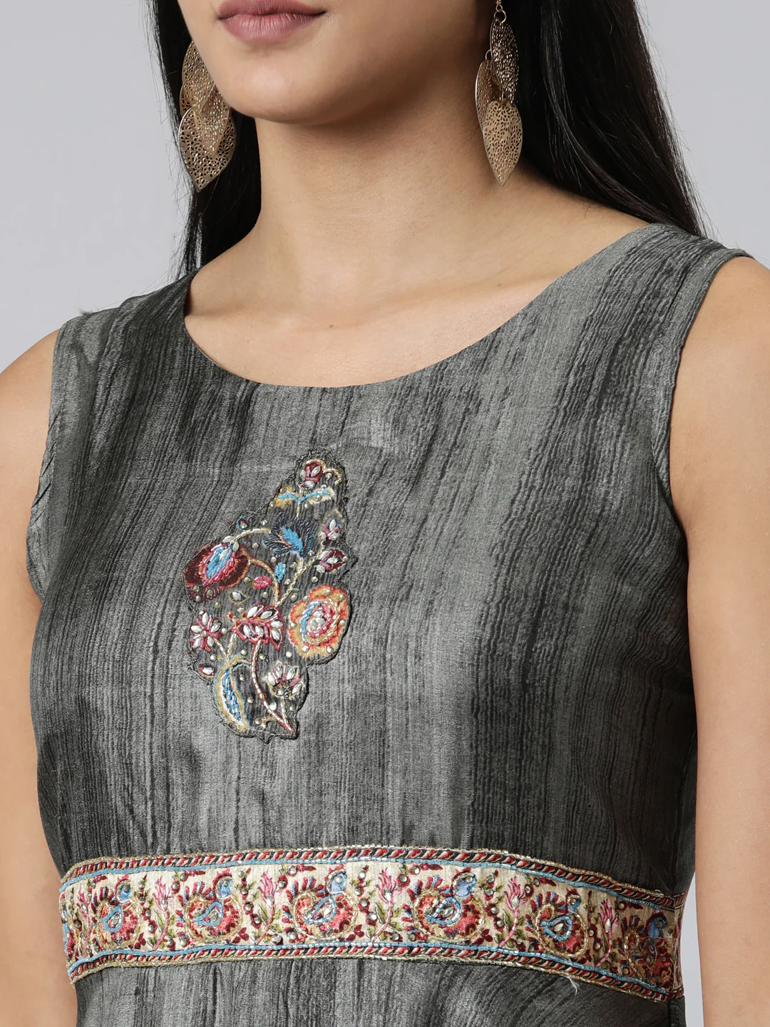 Neerus Olive Curved Casual Embroidered Maxi Dress - Image 4