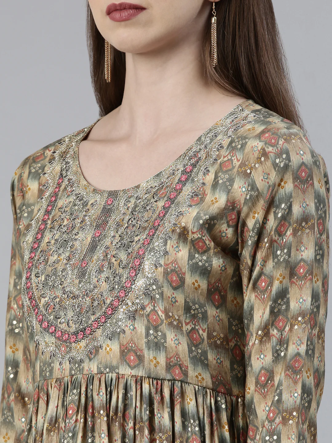 Neerus Olive Regular Knee Length Printed Kurta Solid Trousers With Dupatta - Image 4