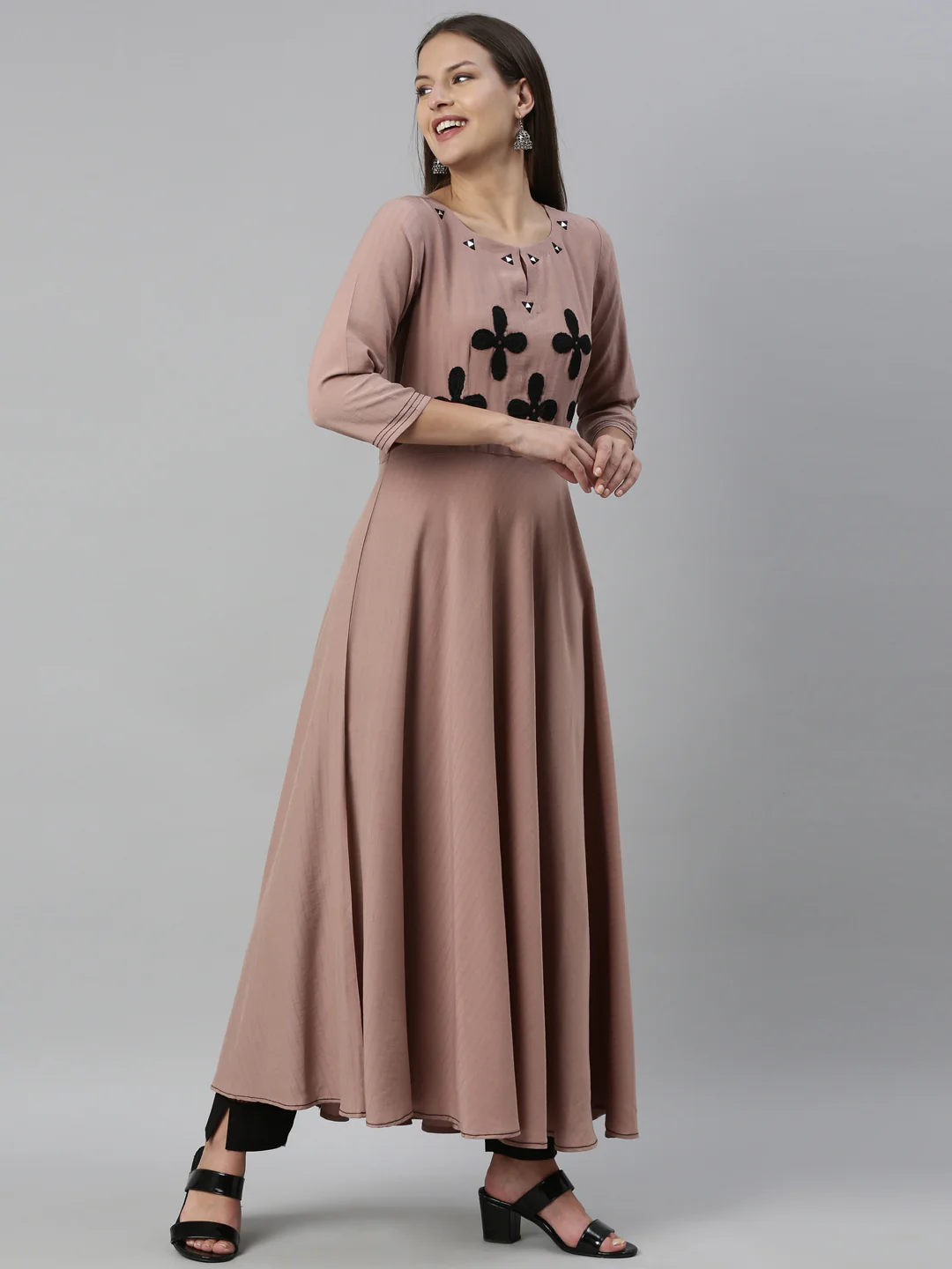 Neerus Onion Color Muslin Fabric Kurta - Image 4