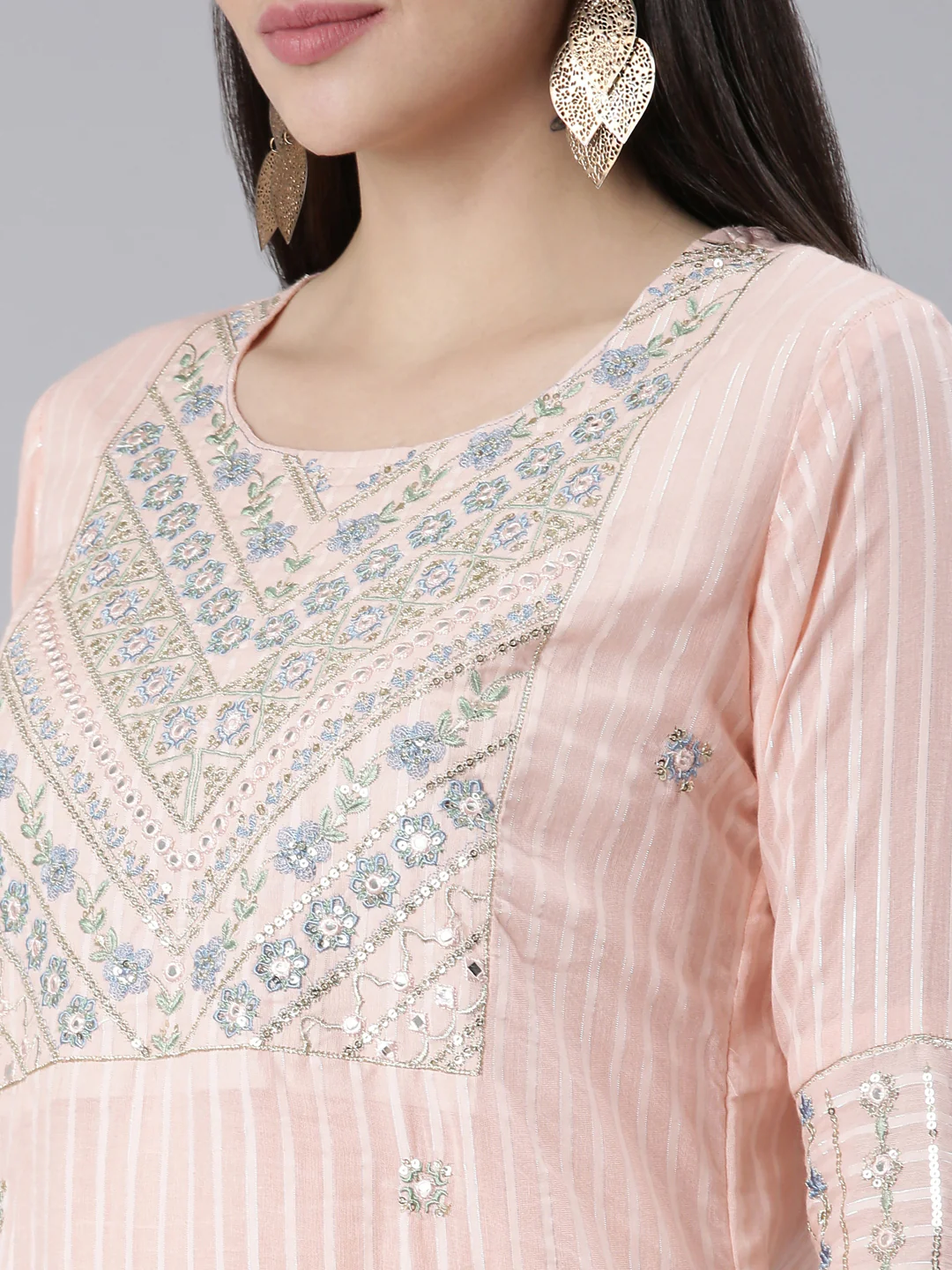 Neerus Peach Regular Straight Printed Kurta And Trousers With Dupatta - Image 4