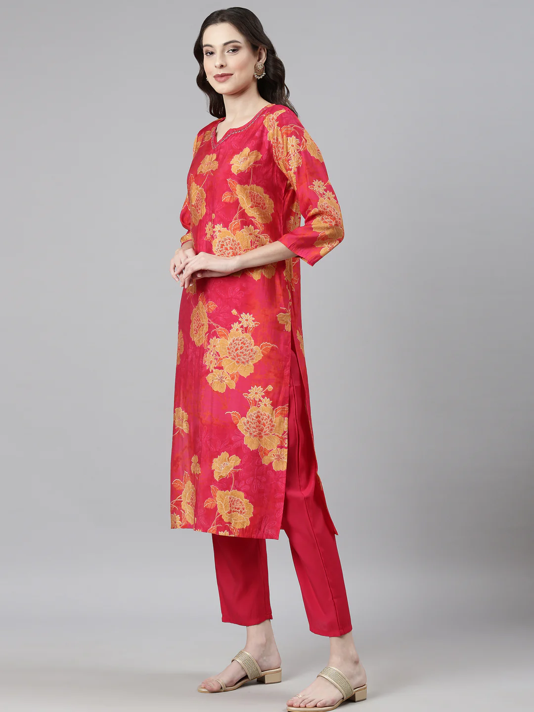 Neerus Pink Casual Floral Straight Kurta and Trousers With Dupatta - Image 2