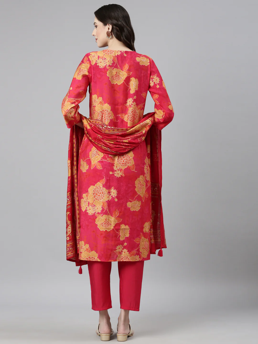 Neerus Pink Casual Floral Straight Kurta and Trousers With Dupatta - Image 4
