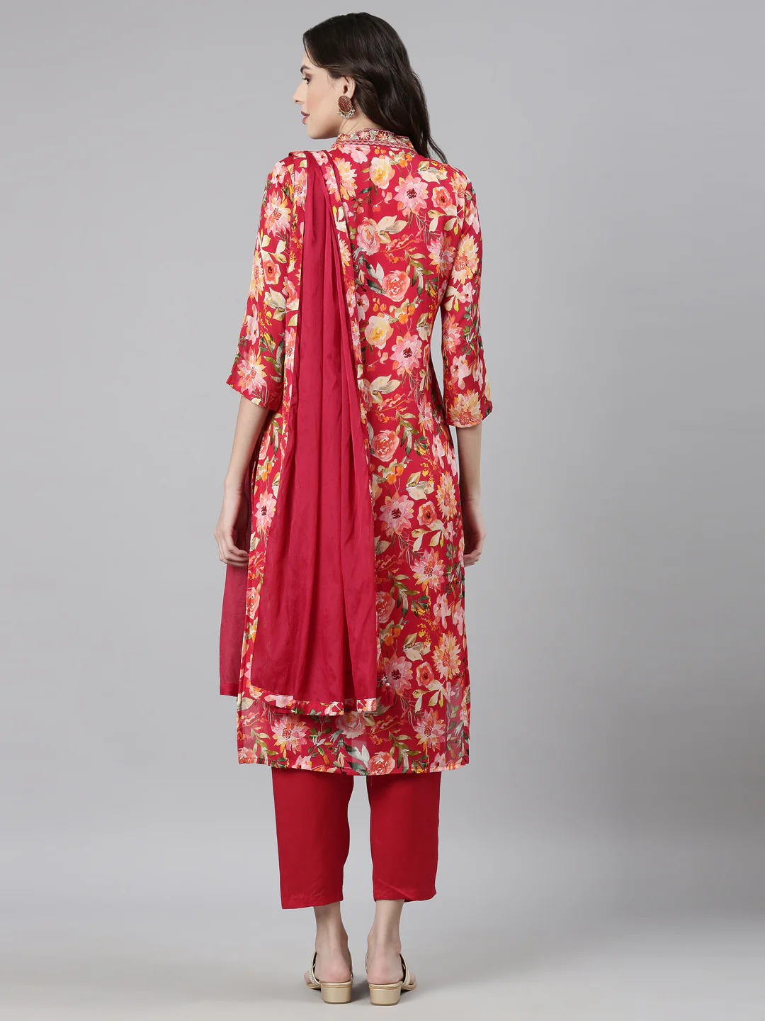 Neerus Pink Casual Floral Straight Kurta and Trousers With Dupatta - Image 4