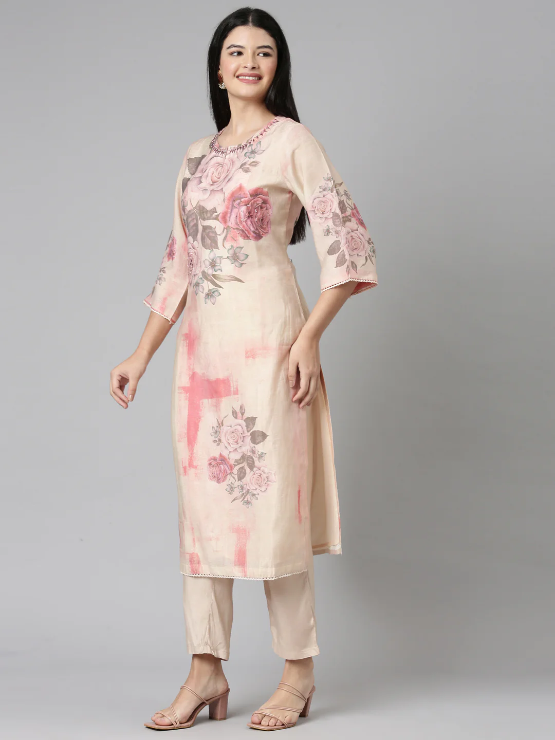Neerus Pink Casual Floral Straight Kurta and Trousers With Dupatta - Image 2