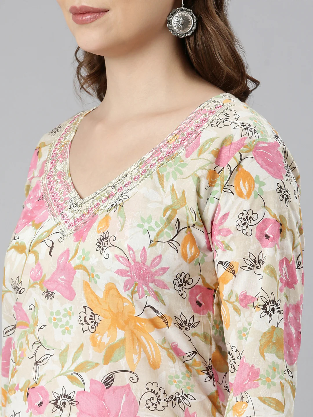 Neerus Pink Panelled Straight Floral Kurta - Image 5