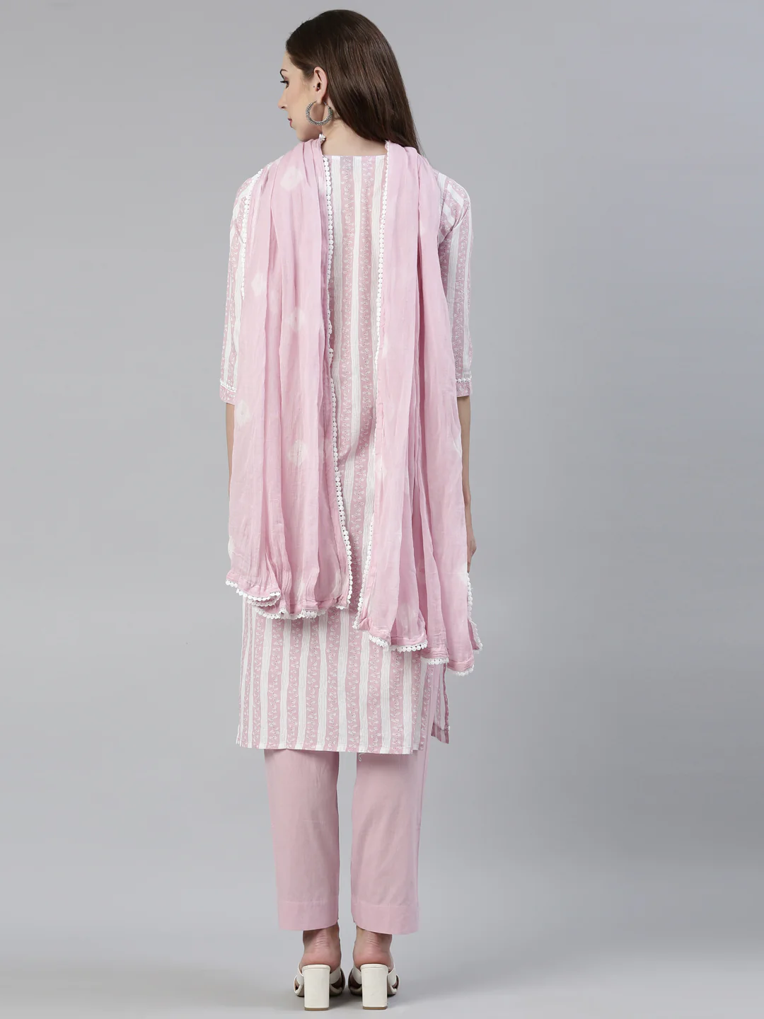 Neerus Pink Regular Knee Length Solid Kurta Solid Trousers With Dupatta - Image 3