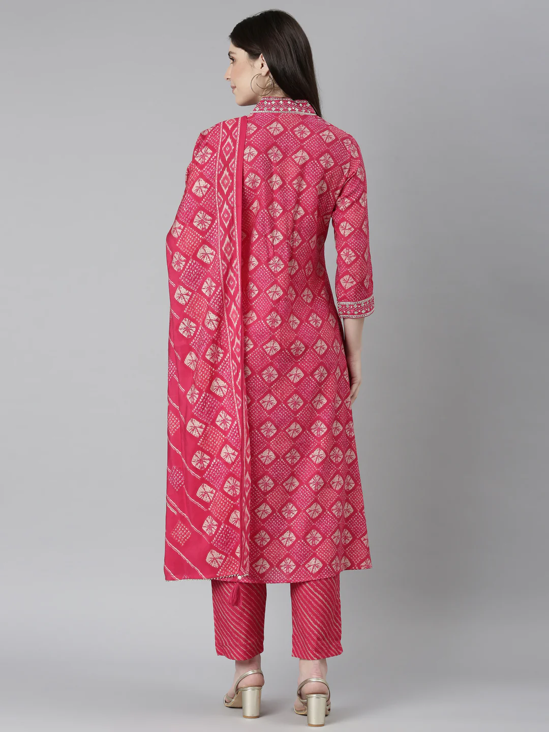 Neerus Pink Regular Straight Bandhani Kurta And Trousers With Dupatta - Image 3
